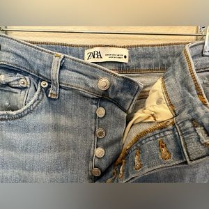Zara jeans with stretch. Size 6. Runs little big. (Cuz if stretch)